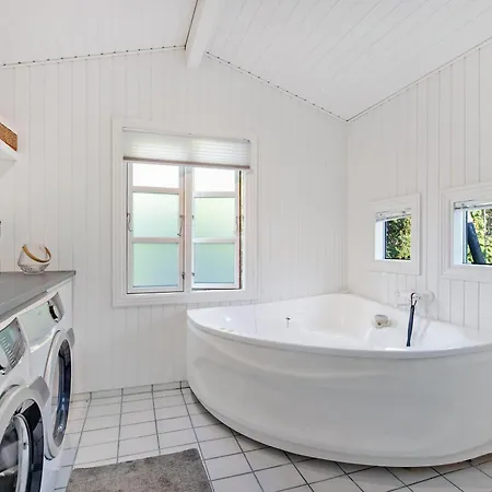 Stunning In With 8 Bedrooms And Internet Holiday home *