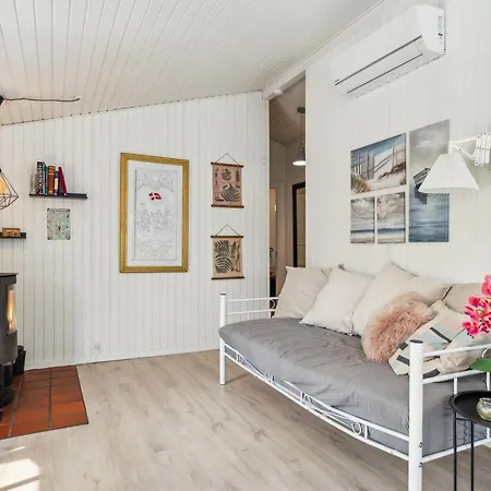 Stunning In With 8 Bedrooms And Internet Holiday home *