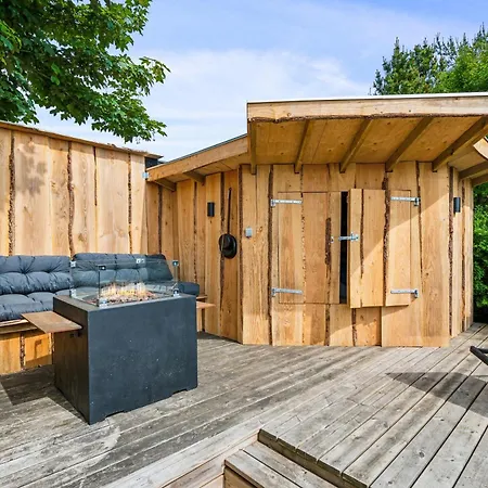 Stunning In With 8 Bedrooms And Internet *