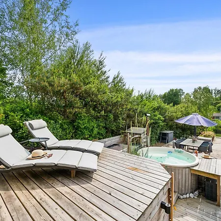 Stunning In With 8 Bedrooms And Internet Holiday home *