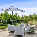 Stunning In With 8 Bedrooms And Internet
